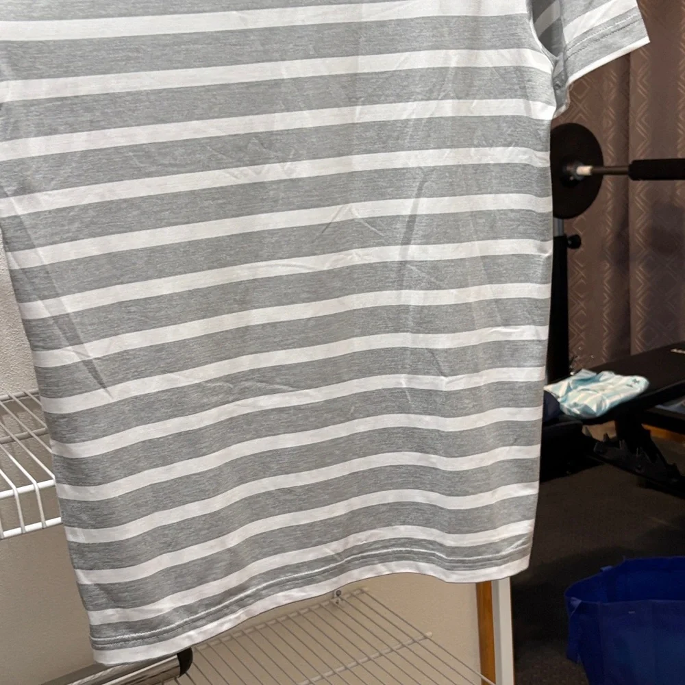 Under Armour Men's Light Gray and White Polo Shirt - Picture 7 of 7